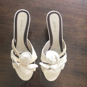 9 M MAX STUDIO HEELED SLIDES. Off white leather/fabric SEXY SHOE